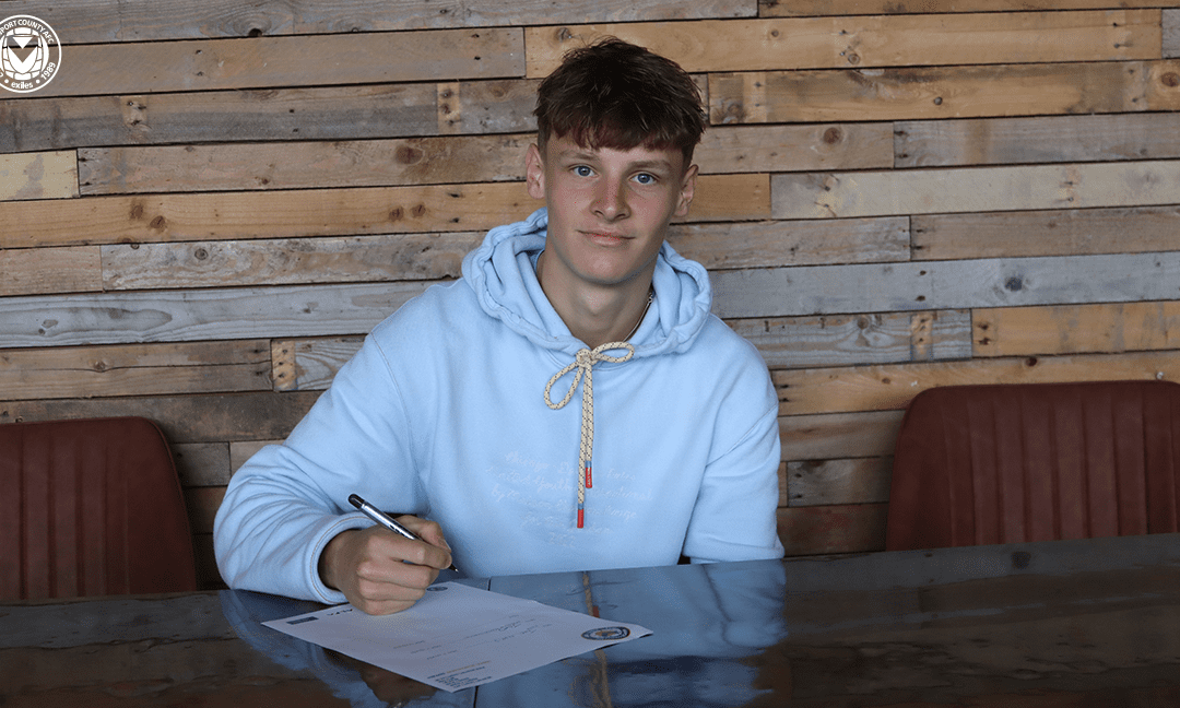 ex Celtic Youngster signs Pro forms